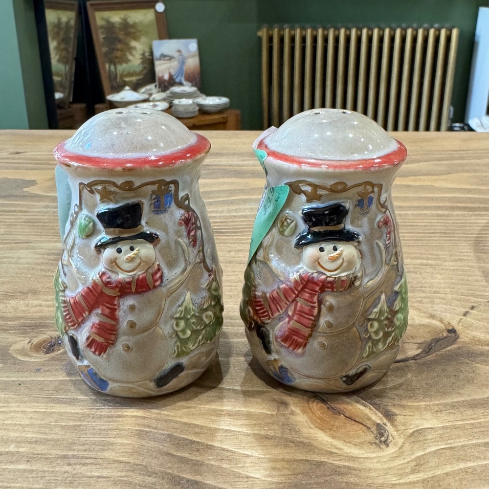 Vintage Cute Snowman Salt Pepper Shakers Ceramic Christmas Holiday Kitchen Decor